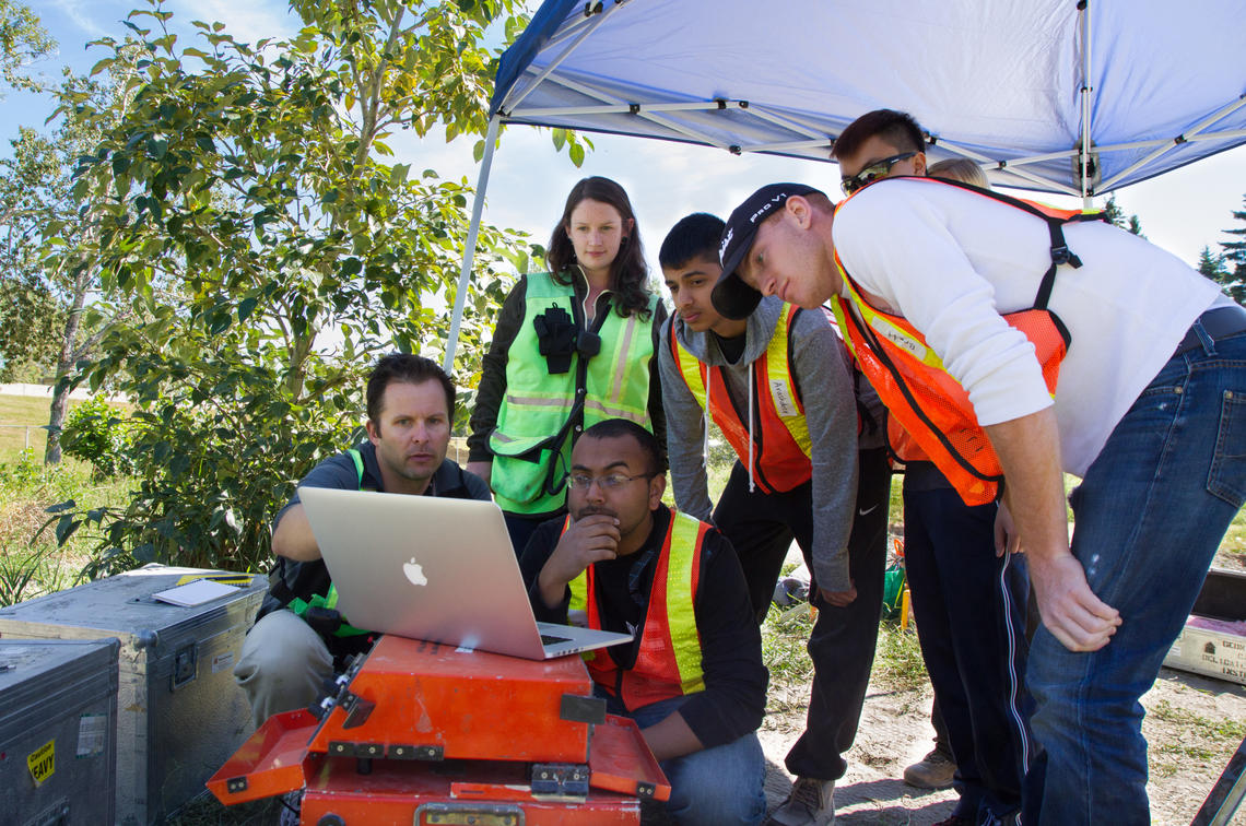 A group of students use borehole logging to obtain detailed information of the stratigraphy beneath the river. By better understanding previous floods, it’s hoped the effects of future floods can be predicted.