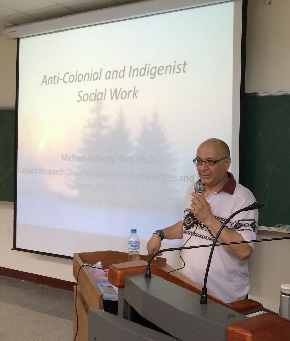 Hart presents his research as Canada Research Chair in Indigenous Knowledges and Social Work in Taiwan, 2016. 