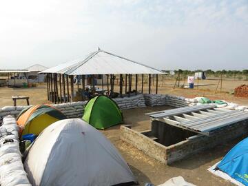 Alida lived in the green tent in South Sudan for 4-5 months.