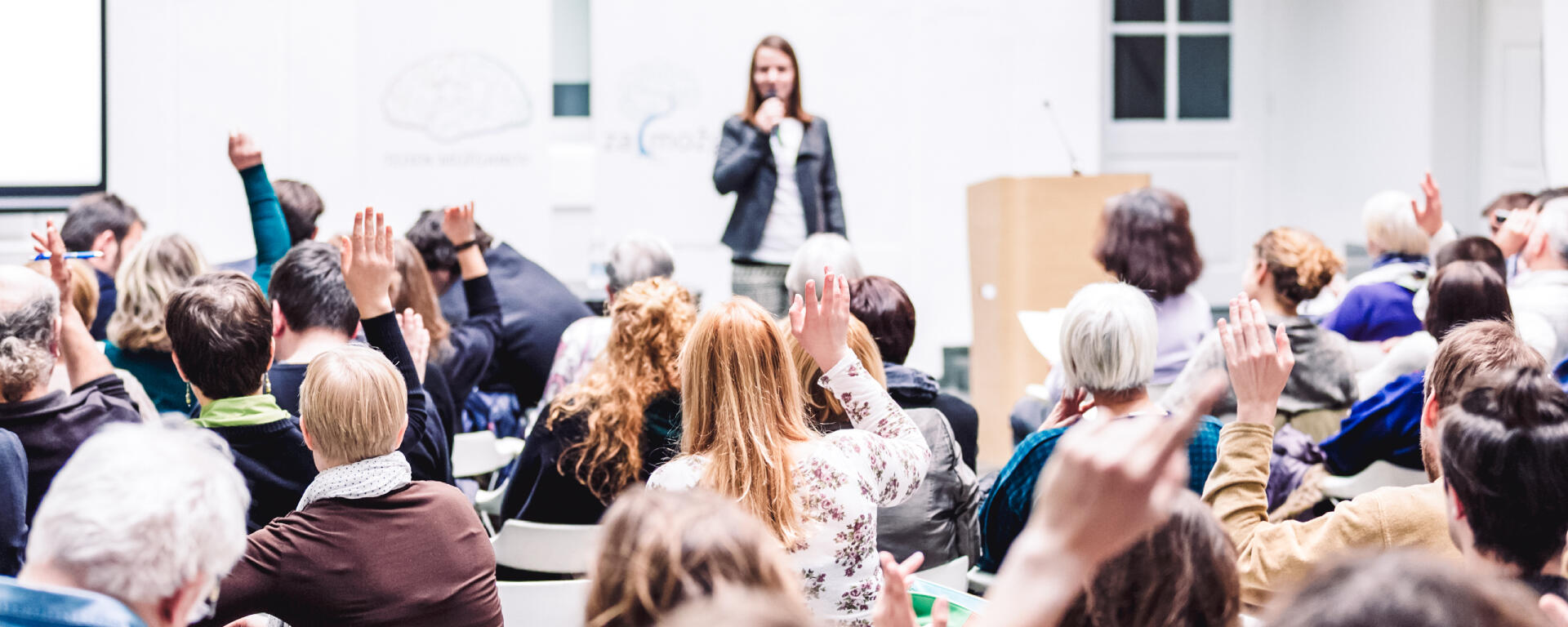 speaker speaking at seminar in classroom